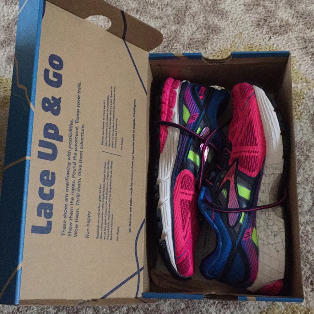 Brand new tennis/running shoe